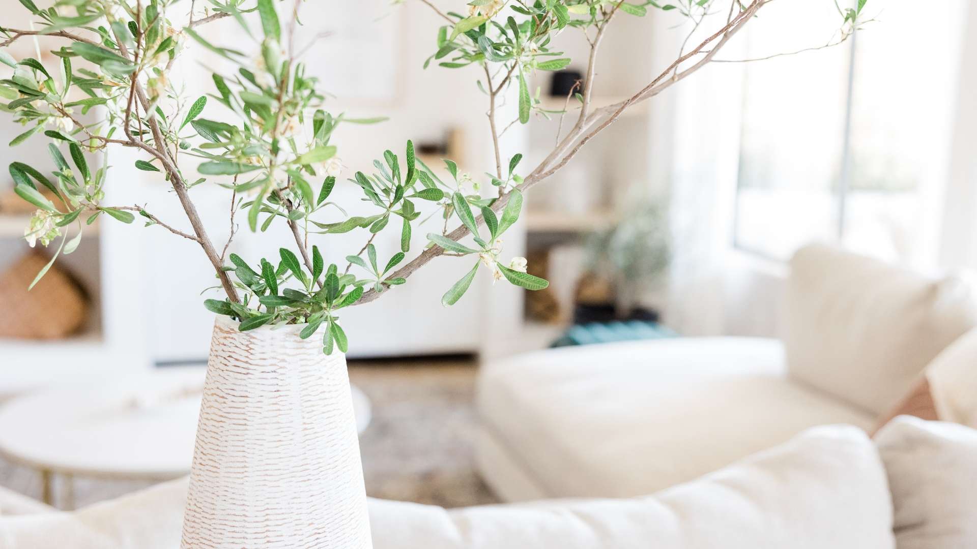 Crafting a Weekend Cleaning Routine: 6 Valuable Tips
